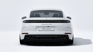 Außenansicht von Panamera GTS mit Blick auf das Heck des Fahrzeugs