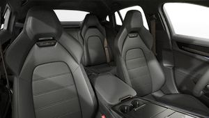 Innenansicht mit den Vordersitzen von Panamera Turbo S E-Hybrid