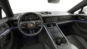 Innenansicht mit Lenkrad und Armaturenbrett von Panamera 4 E-Hybrid Executive