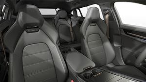 Innenansicht mit den Vordersitzen von Panamera Turbo S E-Hybrid Executive