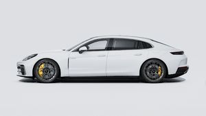 Die Außenansicht von Panamera Turbo S E-Hybrid Executive zeigt die linke Seite des Fahrzeugs