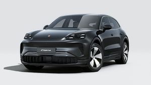 Eksteriørbillede af Cayenne Electric der viser bilens front og venstre side