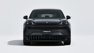Eksteriørbillede af Cayenne Electric der viser fronten af bilen