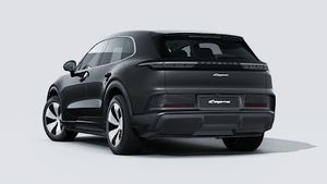 Eksteriørbillede af Cayenne Electric der viser bagsiden og venstre side af bilen