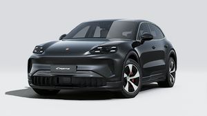Eksteriørbillede af Cayenne S Electric der viser bilens front og venstre side
