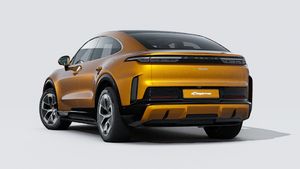 Eksteriørbillede af Cayenne Turbo Coupé Electric der viser bagsiden og venstre side af bilen
