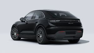 Eksteriørbillede af Macan 4S inkl. Teknologipakke Plus der viser bagsiden og venstre side af bilen