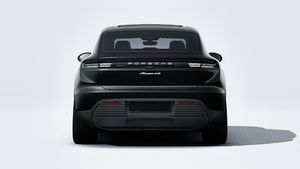 Eksteriørbillede af Macan 4S inkl. Teknologipakke Plus der viser bagenden af bilen