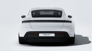 Eksteriørbillede af Taycan 4 der viser bagenden af bilen
