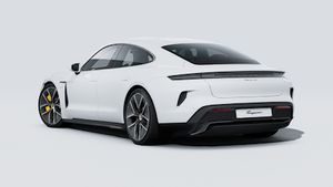 Eksteriørbillede af Taycan Turbo S der viser bagsiden og venstre side af bilen