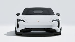 Eksteriørbillede af Taycan Turbo GT der viser fronten af bilen