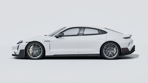 Eksteriørbillede af Taycan Turbo GT der viser venstre side af bilen