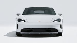 Eksteriørbillede af Taycan 4S Cross Turismo der viser fronten af bilen