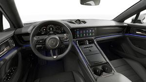 Interiørvisning, der viser rattet og instrumentbrættet på Panamera Turbo E-Hybrid