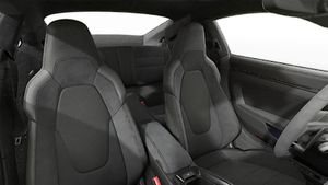Vista interior de los asientos delanteros del 911 Carrera 4 GTS