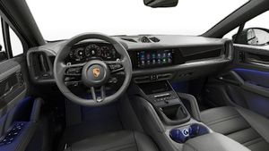 Vista interior que muestra el volante y el salpicadero de Cayenne Coupé Black Edition
