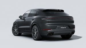 Vista exterior de Cayenne Coupé Black Edition mostrando la parte trasera y el lado izquierdo del coche