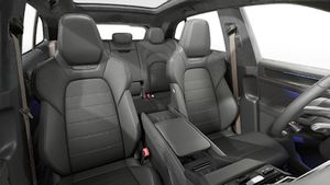 Vista interior de los asientos delanteros del Cayenne Turbo Electric