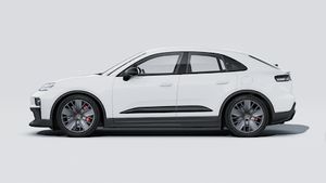 Vista exterior de Macan GTS Electric mostrando el lado izquierdo del coche
