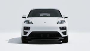 Vista exterior de Macan Turbo Electric mostrando la parte delantera del coche