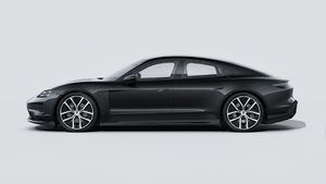 Vista exterior de Taycan 4 Black Edition mostrando el lado izquierdo del coche