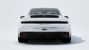 Vista exterior de 911 Targa 4 GTS mostrando la parte trasera del coche