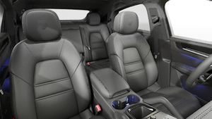 Vista interior de los asientos delanteros del Cayenne E-Hybrid Coupé Black Edition