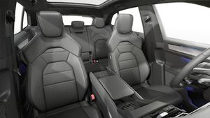 Vista interior de los asientos delanteros del Cayenne Electric