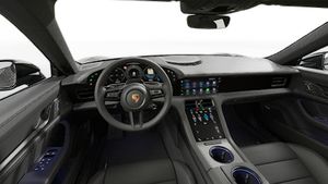 Vista interior que muestra el volante y el salpicadero de Taycan Black Edition