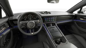 Vista interior que muestra el volante y el salpicadero de Panamera Turbo E-Hybrid