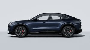 Cayenne Turbo Coupé Electric välisvaade, auto vasakpoolne külg.