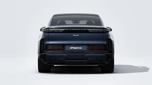 Cayenne Turbo Coupé Electric välisvaade, auto tagaosa