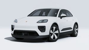 Macan välisvaade, auto esiosa ja vasakpoolne külg.