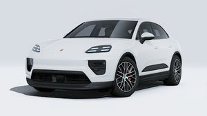 Macan 4S välisvaade, auto esiosa ja vasakpoolne külg.