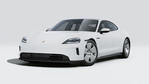 Taycan välisvaade, auto esiosa ja vasakpoolne külg.