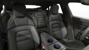 Sisevaade, Taycan 4S Black Edition esiistmed