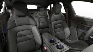 Sisevaade, Taycan Turbo Cross Turismo esiistmed