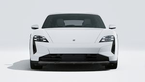 Taycan Turbo Cross Turismo välisvaade, auto esiosa
