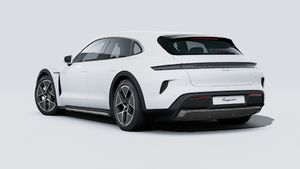 Taycan Turbo Cross Turismo välisvaade, auto tagumine ja vasakpoolne külg.