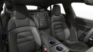 Sisevaade, Taycan 4S Sport Turismo esiistmed