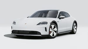 Exterior view of Taycan 4S Cross Turismo showing the front and left side of the car
