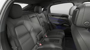 Vista interior de su Cayenne Coupé Black Edition