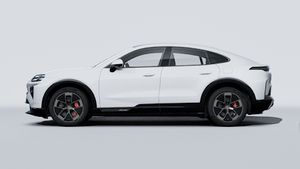 Vista exterior de Cayenne Turbo Coupé Electric mostrando el lado izquierdo del vehículo