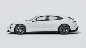 Vista exterior de Taycan Turbo Sport Turismo mostrando el lado izquierdo del vehículo