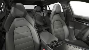 Vista interior de los asientos delanteros del Panamera 4 E-Hybrid Executive