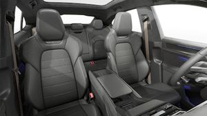 Sisäkuva, jossa näkyvät etuistuimet Cayenne Turbo Coupé Electric
