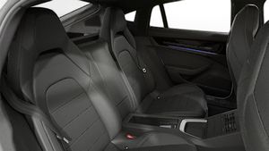 Sisänäkymä Panamera 4
