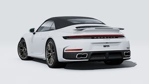 Vue extérieure de 911 Turbo S Cabriolet montrant l'arrière et le côté gauche de la voiture