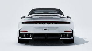Vue extérieure de 911 Turbo S Cabriolet montrant l'arrière de la voiture