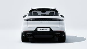 Vue extérieure de Cayenne GTS montrant l'arrière de la voiture